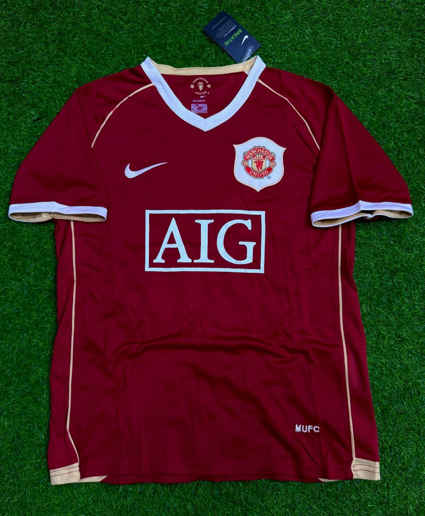 mr__topson's tweet photo. Manchester united ❤️ and Arsenal retro jerseys 😍🥑🫚🎃🎈 https://t.co/TMd4hZV6Gu