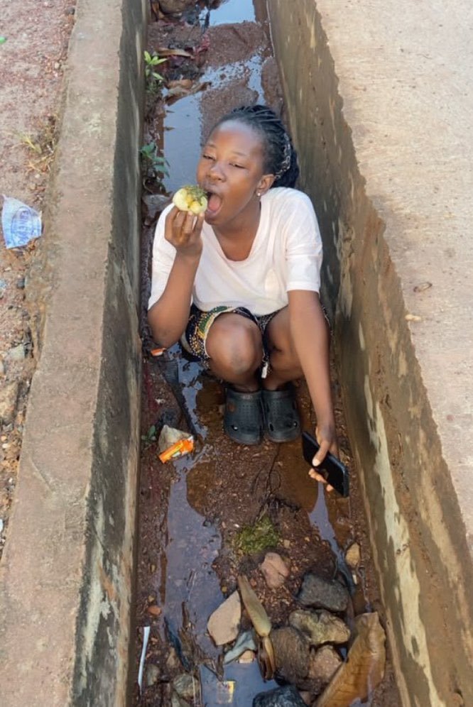 Justruchistar's tweet photo. Be like I go begin chop for refuse dump https://t.co/SSEwjIurmL