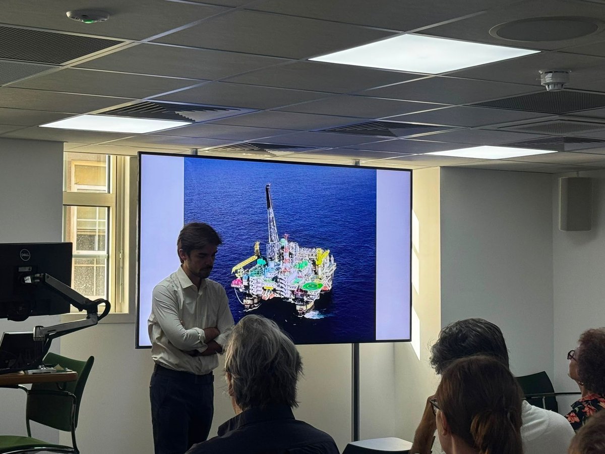 politicaufpe's tweet photo. O professor Rodrigo Lyra @roplyra (DCP-UFPE) e a professora Maísa Edwards (King’s College London) organizam, nesta semana, o evento “Energy Security and Global South Perspectives”, no King’s College London.  https://t.co/Kq1qJH2S7w https://t.co/7SqmmgzUn3