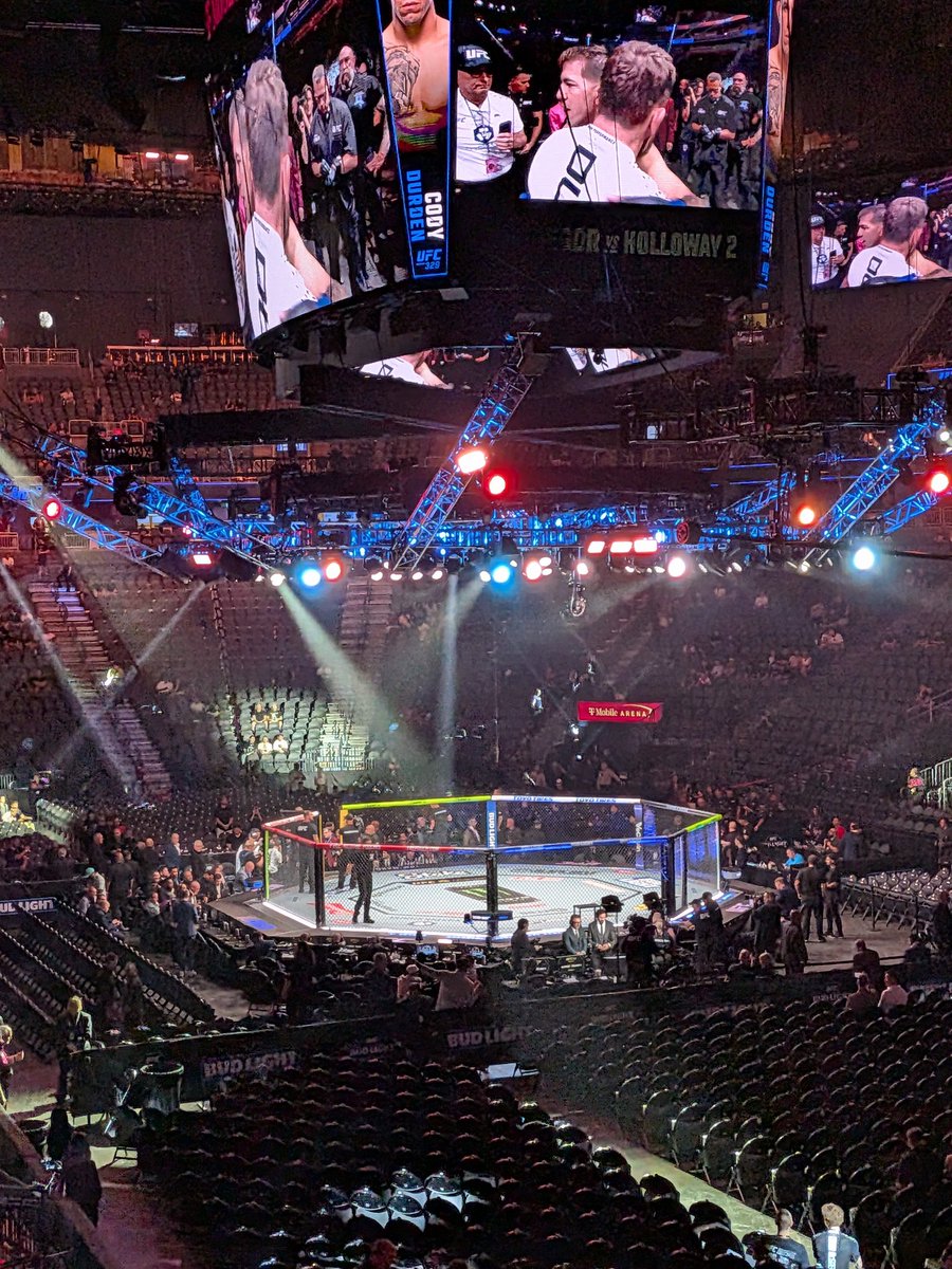 HaruSoul's tweet photo. @ScottBarrettUFC let's ride https://t.co/9bgu1DDYeo