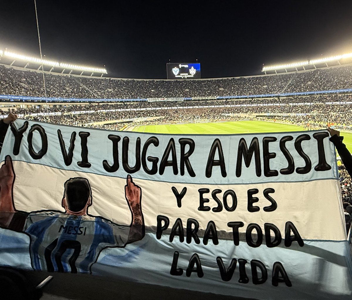 marbarkin's tweet photo. Que hoy, entre tanta emoción, el vértigo del resultado no nos robe la oportunidad de mirar. Cada gambeta, cada pase, cada toque.

Algún día caerá la ficha: fuimos la generación que vio jugar al mejor de todos los tiempos. Y seremos la más envidiada por las que vengan.

CAPITÁN 🇦🇷 https://t.co/jdXSrpK8Qk