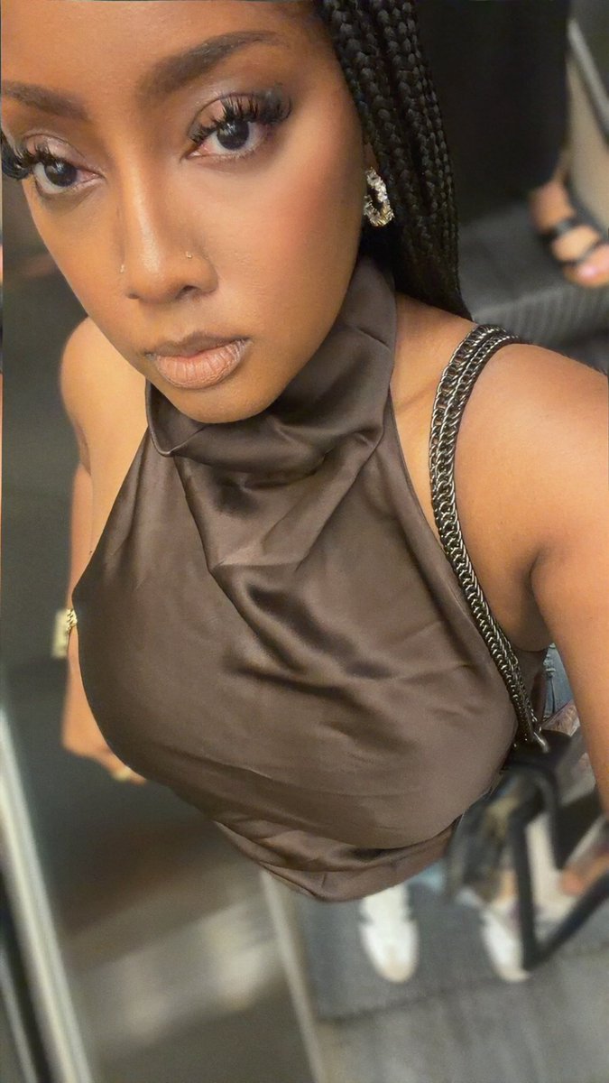 Jayeesymonee's tweet photo. ESSENCE 2026🤎 https://t.co/HPS8ThO5M0