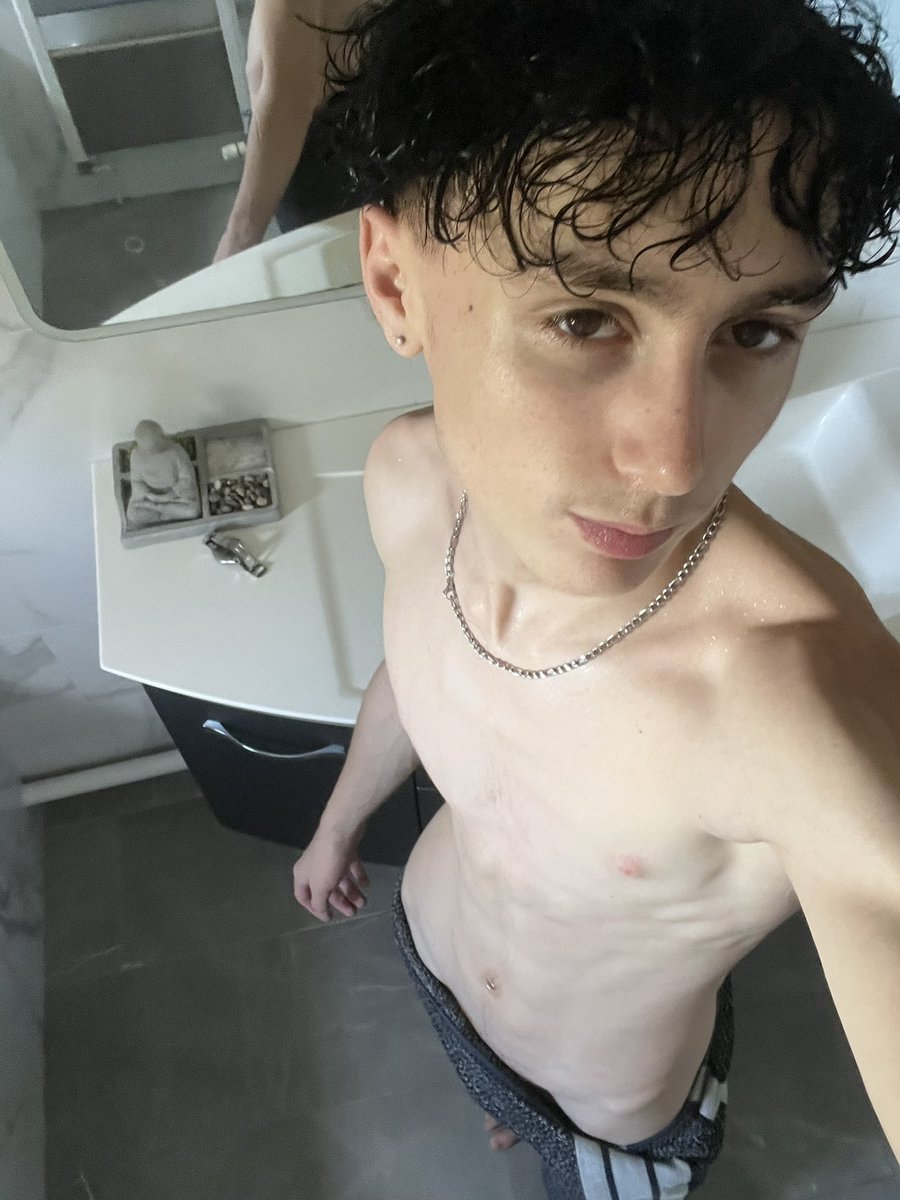 YoungKaiFox's tweet photo. Rt si tu veux être à mes pieds 😈
https://t.co/FOAOBHSg5k https://t.co/kmvekvGKsE