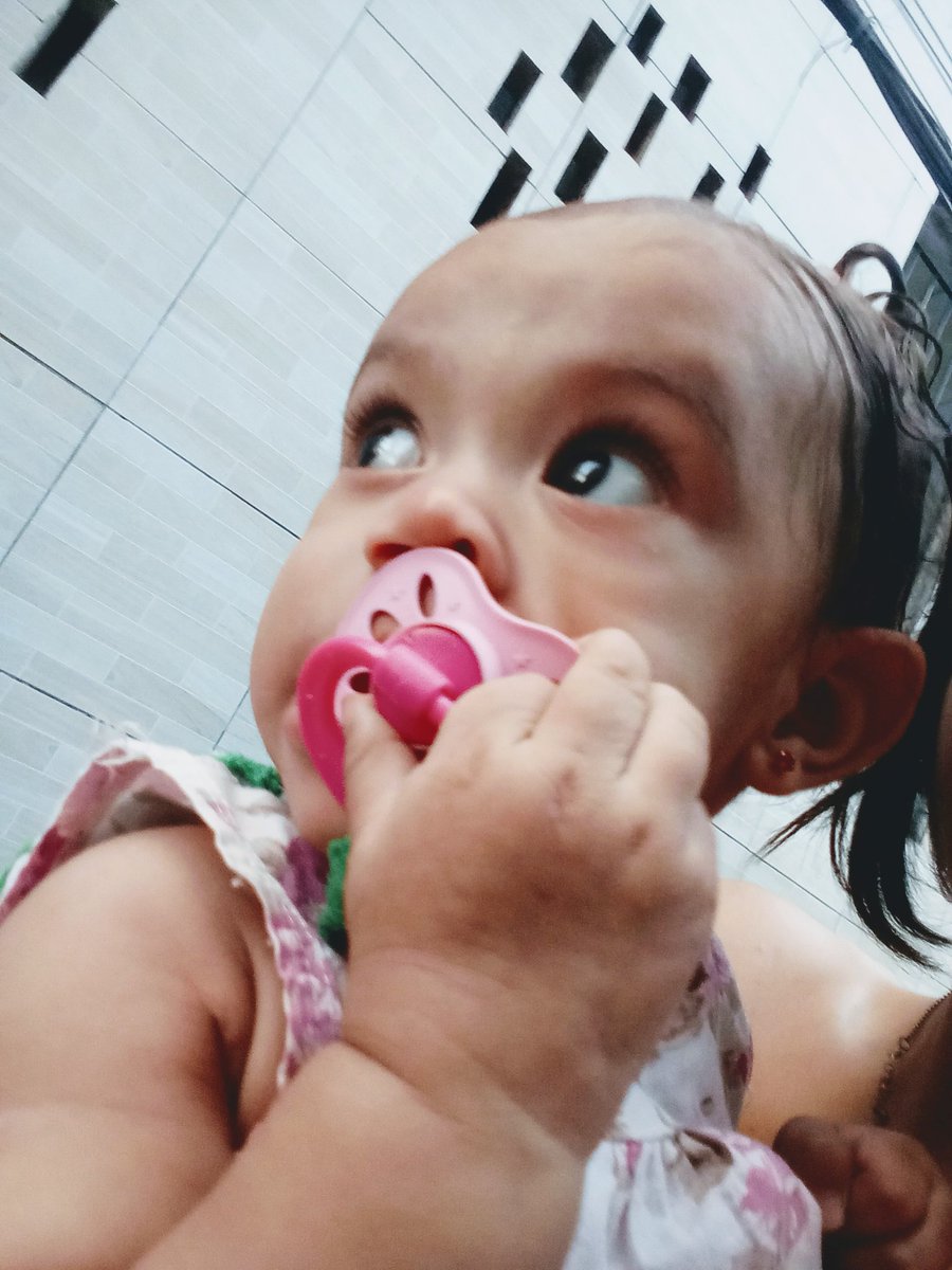 meigaefiel's tweet photo. quem não é mãe nunca vai entender o quanto é incrível acompanhar cada momento de uma criança totalmente dependente de você, amo ser mãe e amo viver pra minha filha 🤍 https://t.co/fi8vtaOcdC