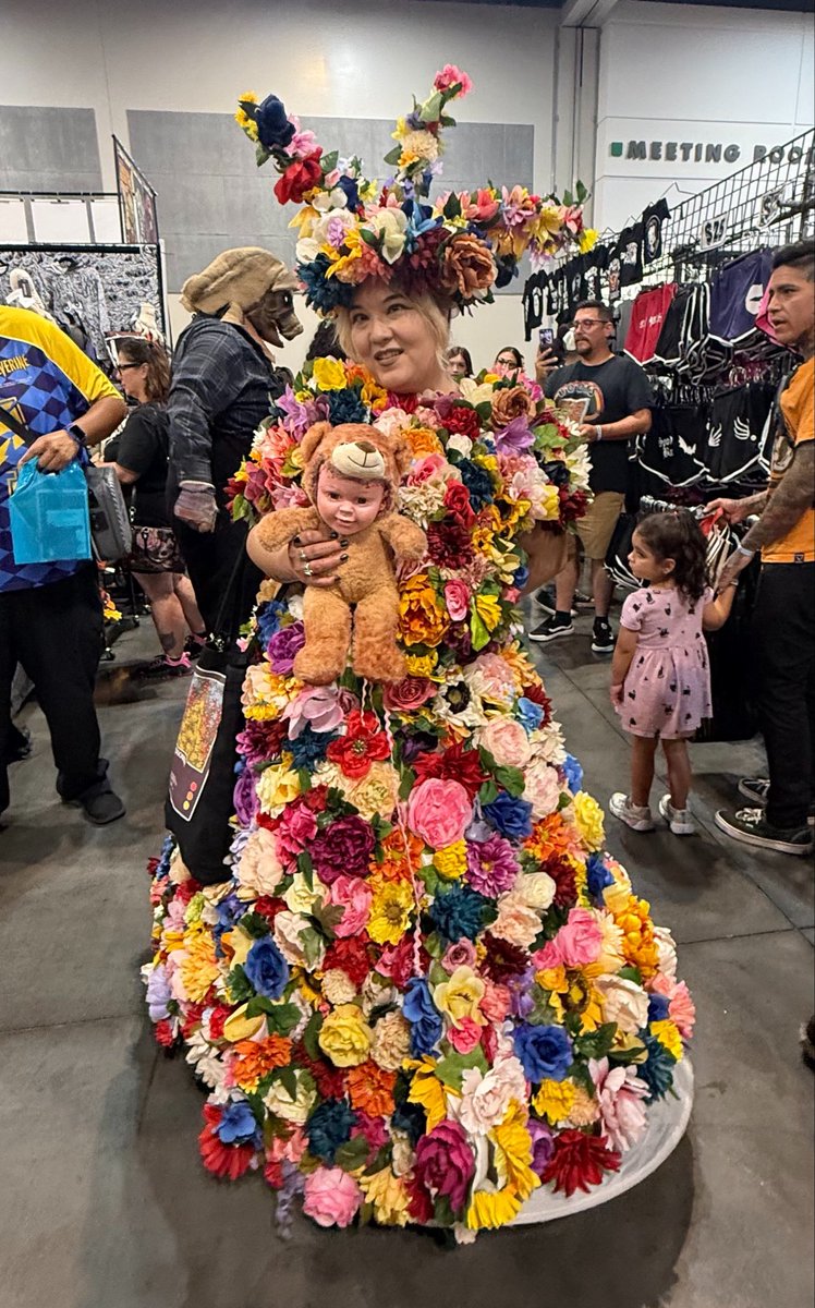 ParksAndCons's tweet photo. Midsommar at #CreepIEAftermath https://t.co/U6fiVZ5bzU