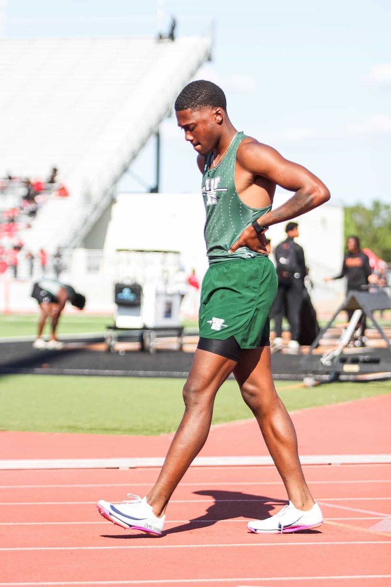 jaelen_whitney's tweet photo. 47.2 split the end off the year!! Coming different next year https://t.co/Z2eFynP3xC