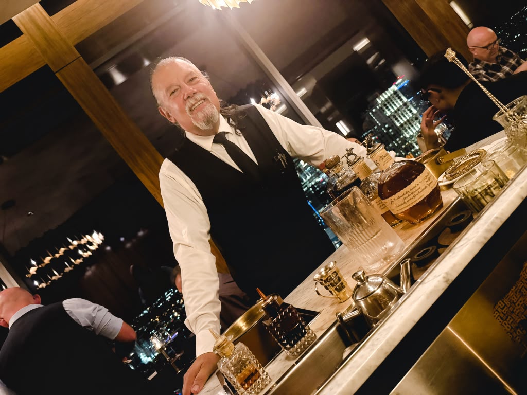 FerPoncedeLeon's tweet photo. #fancyoldfashion A5 wagyu fat on an old fashion, what a great cocktail #Bourbonsteak @AndreaCabanas https://t.co/ic1bxOsoTk