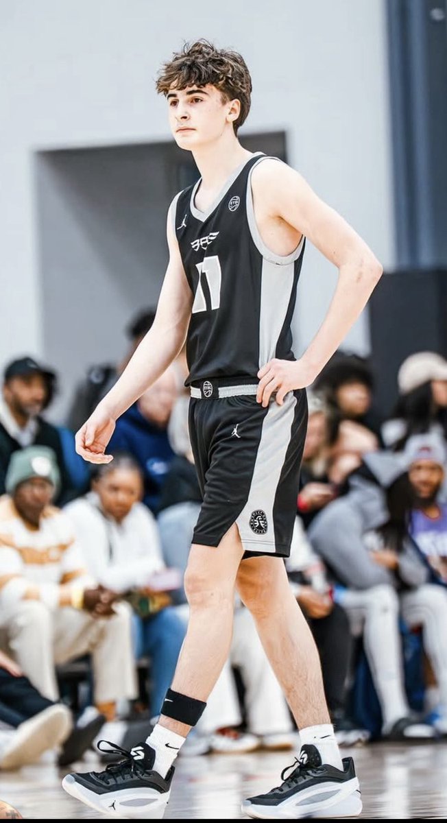 Pure_Prospects's tweet photo. 4⭐️ Austin Sears Delivers Again.

Kentucky’s No. 3-ranked 2028 prospect by ESPN and Pure Prospects continues to impress on the biggest stage.

🏀 16 Points
🎯 7 Assists
💪 6 Rebounds

Full story: 
https://t.co/0UHWmDYn97

#PureProspects #AustinSears #NikeEYBL #BradBealElite https://t.co/kGQLplNhxC