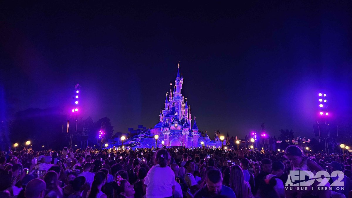 ED92Magic's tweet photo. It’s crazy how much we missed the drones. Much more than fountains or fireworks
After #BringBackTheMoon can we have #BringBackTheDrones ? https://t.co/TeGbG3H125
