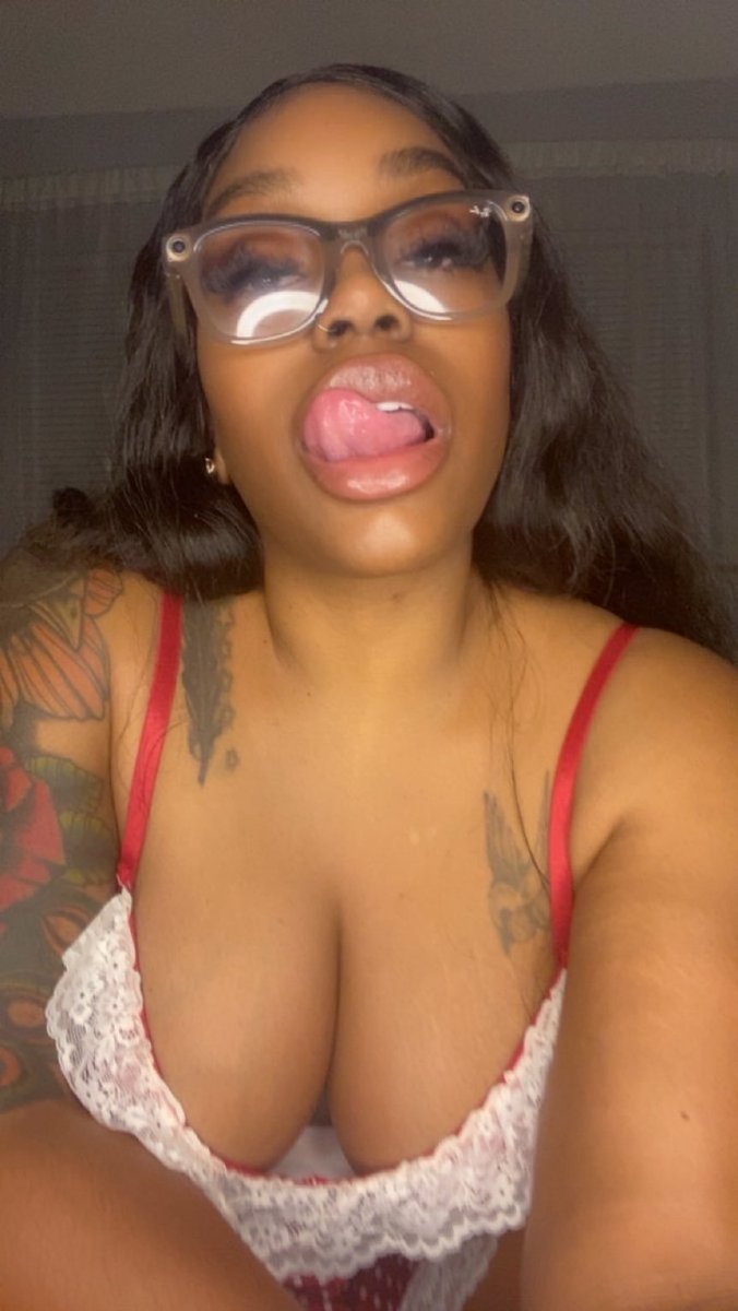 Corettalane0's tweet photo. Slide in  for FaceTime  ASAP 
#FaceTime 
#nsfwtwtًً 
https://t.co/wwY5cDD2pN https://t.co/JsNufekbwm