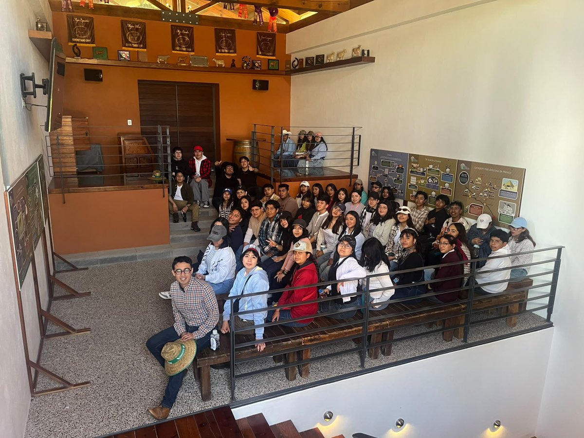 UPVToficial's tweet photo. En el Rancho de la Hondonada, en Querétaro, estudiantes de la #UPVT participaron activamente en un tour guiado, con la finalidad de permitirles aprender en el entorno de una granja agroecologica ajustada a las prácticas de sostenibilidad y sustentabilidad.
#ElPoderDeLaEducación https://t.co/arKvZc3tXI