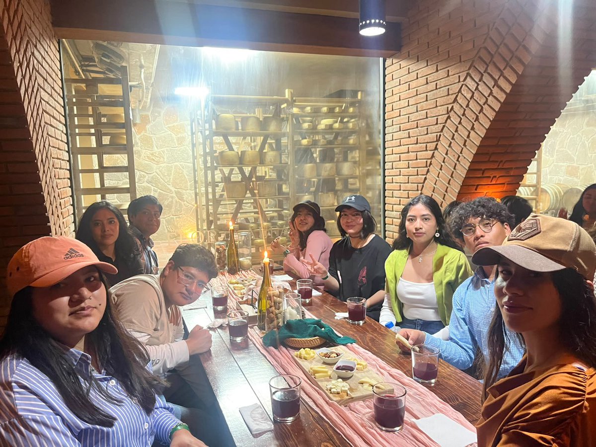 UPVToficial's tweet photo. En el Rancho de la Hondonada, en Querétaro, estudiantes de la #UPVT participaron activamente en un tour guiado, con la finalidad de permitirles aprender en el entorno de una granja agroecologica ajustada a las prácticas de sostenibilidad y sustentabilidad.
#ElPoderDeLaEducación https://t.co/arKvZc3tXI