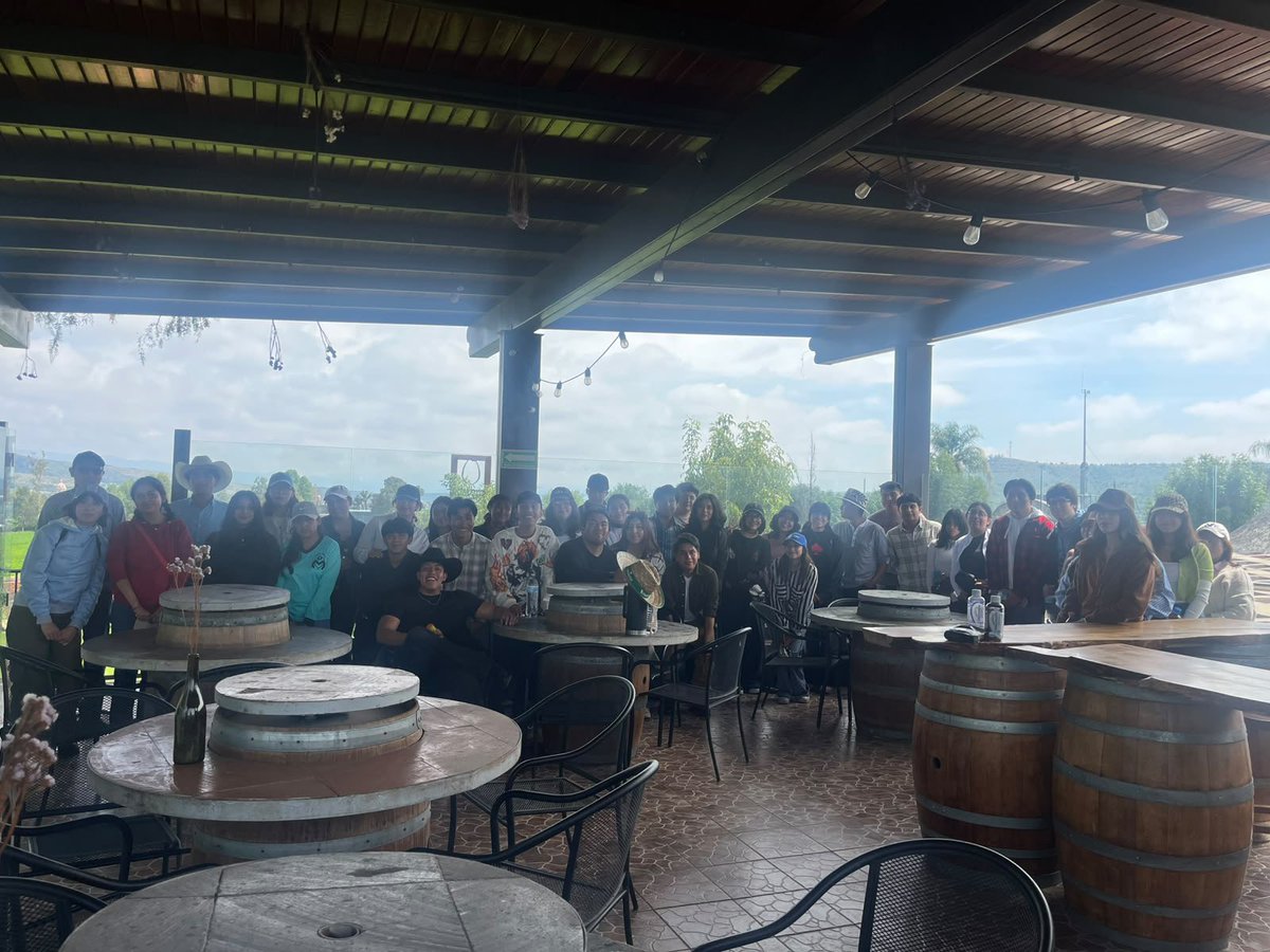 UPVToficial's tweet photo. En el Rancho de la Hondonada, en Querétaro, estudiantes de la #UPVT participaron activamente en un tour guiado, con la finalidad de permitirles aprender en el entorno de una granja agroecologica ajustada a las prácticas de sostenibilidad y sustentabilidad.
#ElPoderDeLaEducación https://t.co/arKvZc3tXI