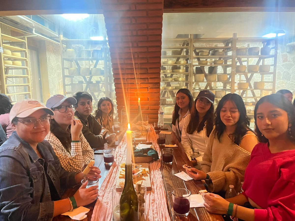 UPVToficial's tweet photo. En el Rancho de la Hondonada, en Querétaro, estudiantes de la #UPVT participaron activamente en un tour guiado, con la finalidad de permitirles aprender en el entorno de una granja agroecologica ajustada a las prácticas de sostenibilidad y sustentabilidad.
#ElPoderDeLaEducación https://t.co/arKvZc3tXI