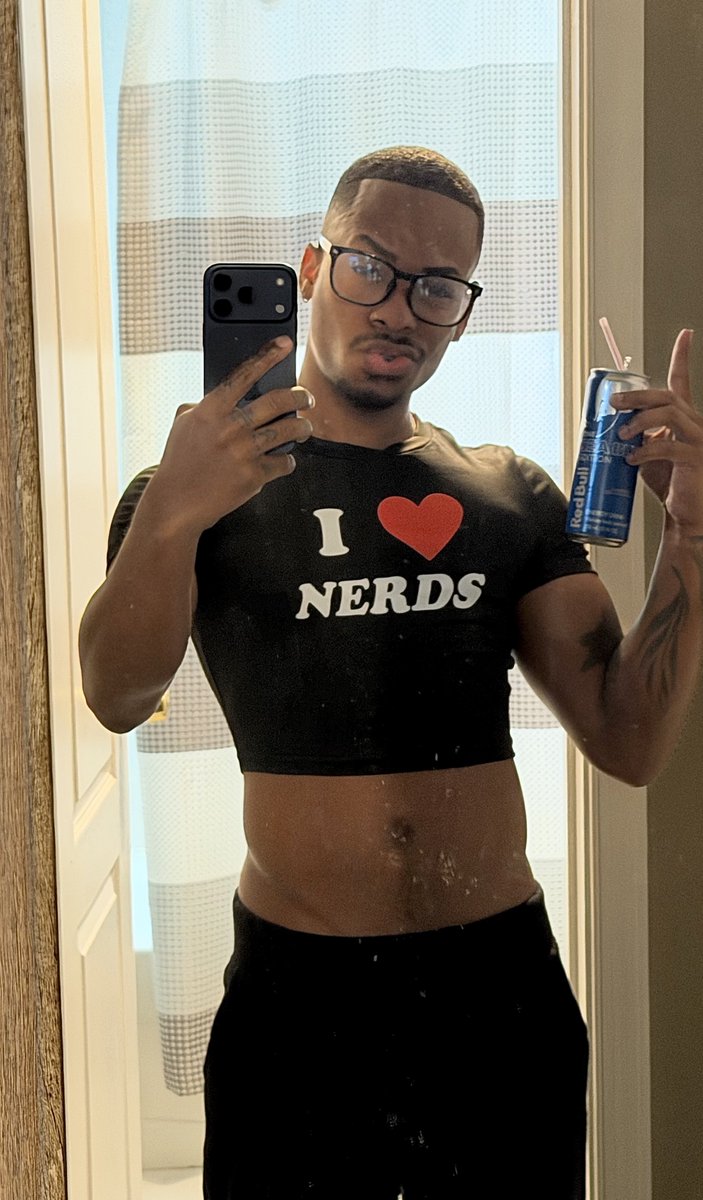 DavidBalenciaga's tweet photo. I ♥️ Nerds <3 https://t.co/Qlxhxax1Rk