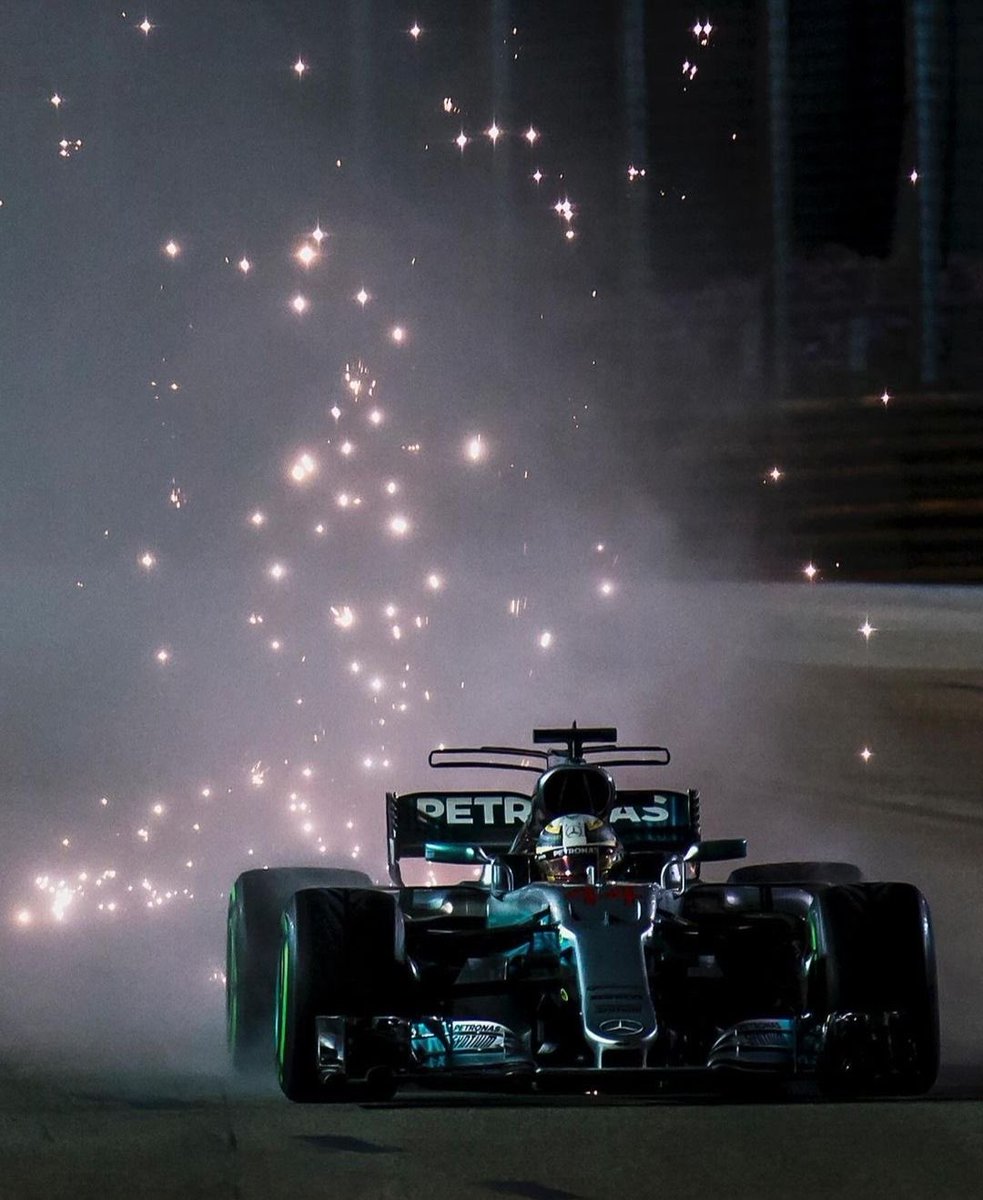 miniyiyiga's tweet photo. AU #brimiga / #hormian - Red Flag 🚩 

Donde 🍓 piloto de F1, es acosado por aquel delantero de Chivas que conoció en el GP de México.

O donde 🐜 se encapricha con el piloto reservado de Mercedes y decide conquistarlo como de lugar https://t.co/fW4Ukhq4jA