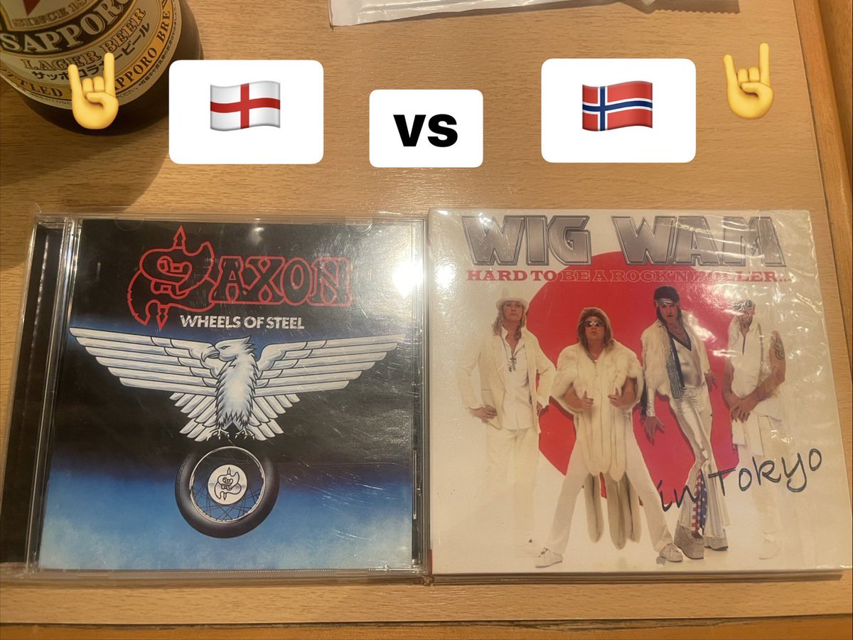 Ide0314drums's tweet photo. ⚽️イングランド🏴󠁧󠁢󠁥󠁮󠁧󠁿 vs ノルウェー🇳🇴
、、我が家にあったワールドカップの対戦国🏟️両方の出身バンドのCDと共に朝からスポーツ⚽️居酒屋にてPoserサッカー観戦🤣🤘🔥（笑）

SAXON Tシャツで来たので、🏴󠁧󠁢󠁥󠁮󠁧󠁿からはSAXONを選出‼️、、なのにノルウェー🇳🇴代表を応援📣してます🤣笑

#worldcup2026 https://t.co/CxL37s8Urc