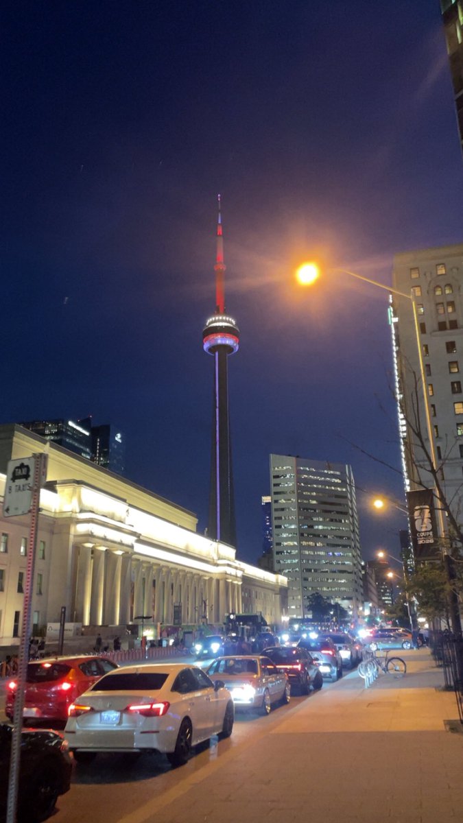 unvoiided's tweet photo. Such a great time and always a vibe In toronto with my love ❤️🦉 https://t.co/Hc2cK0rrXt