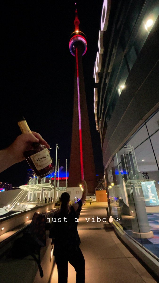 unvoiided's tweet photo. Such a great time and always a vibe In toronto with my love ❤️🦉 https://t.co/Hc2cK0rrXt