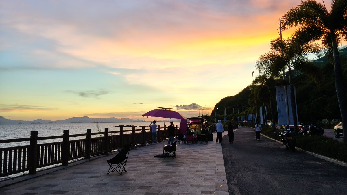Kelly4564's tweet photo. Just wrapped a quick day trip to the coastal town — salty sea breeze, fresh oysters, and perfect sunset views https://t.co/mVNHtxvMmK