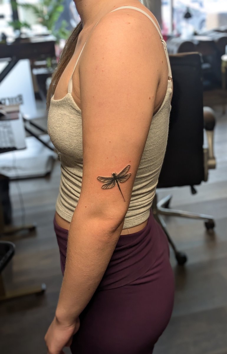 BurnedHeartsTat's tweet photo. Fresh ink, new wings π¦
This tattoo was done by tattoo artist Holly (@hollyannarenee) at Burned Hearts Tattoo in Columbus, Ohio.
#hollytattoo #blackgraytattoo #blacktattoo #graytattoo #freshtattoo #tattoo #tattooartist #tattoooftheday #columbustattoo #ohiotattoo #columbusohio #b https://t.co/WkA5UgprSo