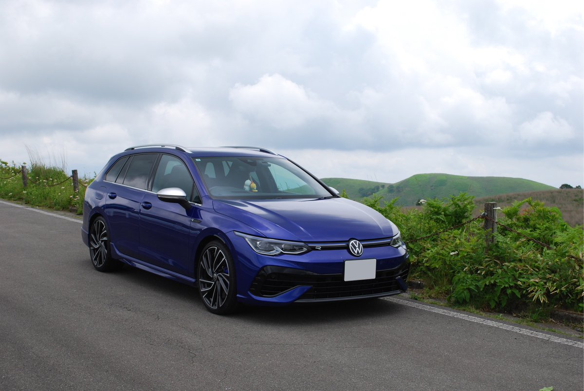 gt7___za's tweet photo. 【ご報告】
乗り換えました
〜VW GOLF R VARIANT 8.0〜
やっぱステーションワゴンでした。
VW乗り，外車乗りの方々，よろしくお願いいたします。
SUBARU乗りの皆様も変わらず仲良くしてください！

#車好きと繋がりたい 
#volkswagen 
#ゴルフRヴァリアント https://t.co/5OW8EiCjBJ