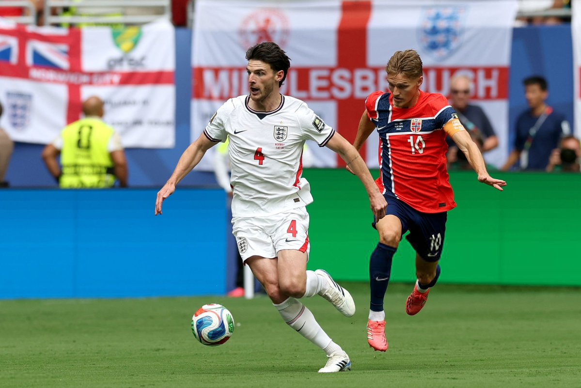 HQpcrt's tweet photo. Declan Rice VS Martin Odegaard #FIFAWorldCup https://t.co/9IOdYZAJPl