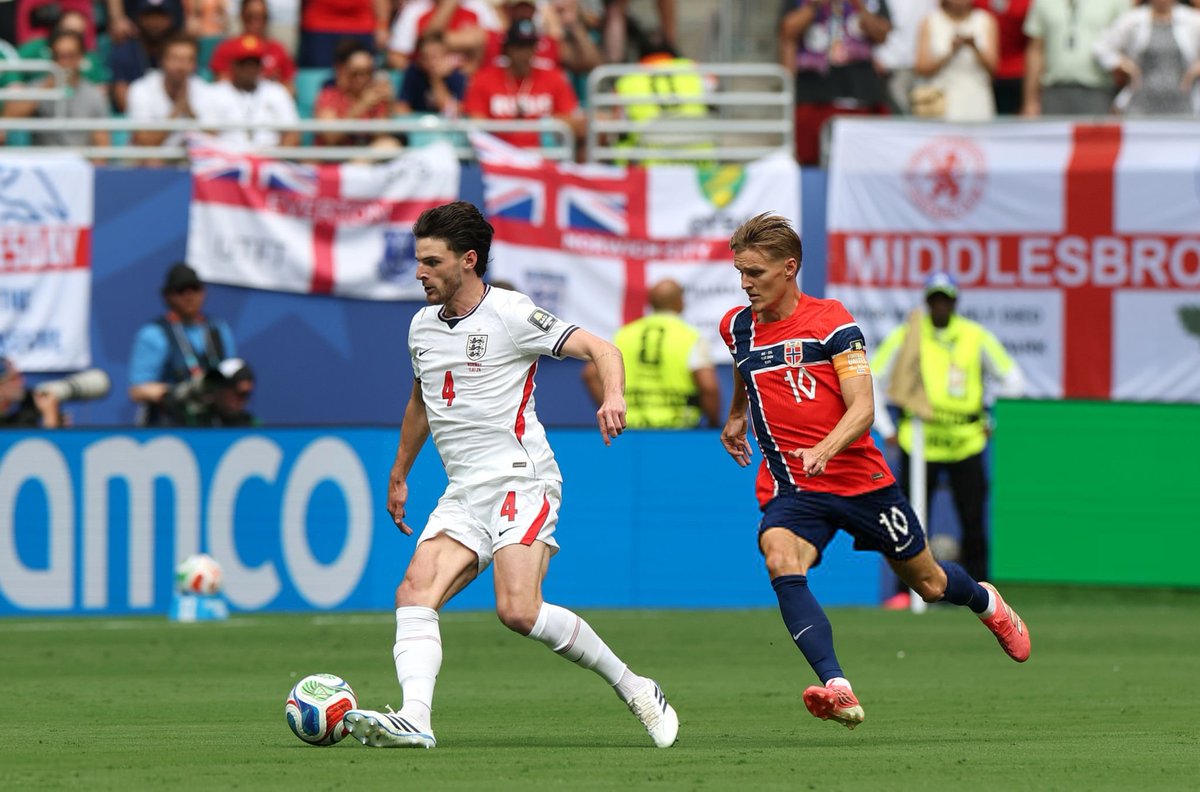 HQpcrt's tweet photo. Declan Rice VS Martin Odegaard #FIFAWorldCup https://t.co/9IOdYZAJPl