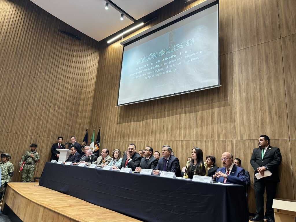 PJCDMX's tweet photo. En la ceremonia realizada en la Antigua Escuela Nacional de Jurisprudencia, el Comité también envió un reconocimiento a la magistrada de Disciplina Judicial del #PJCDMX Ixchel Álzaga Alcántara. https://t.co/bVlXarCLM0