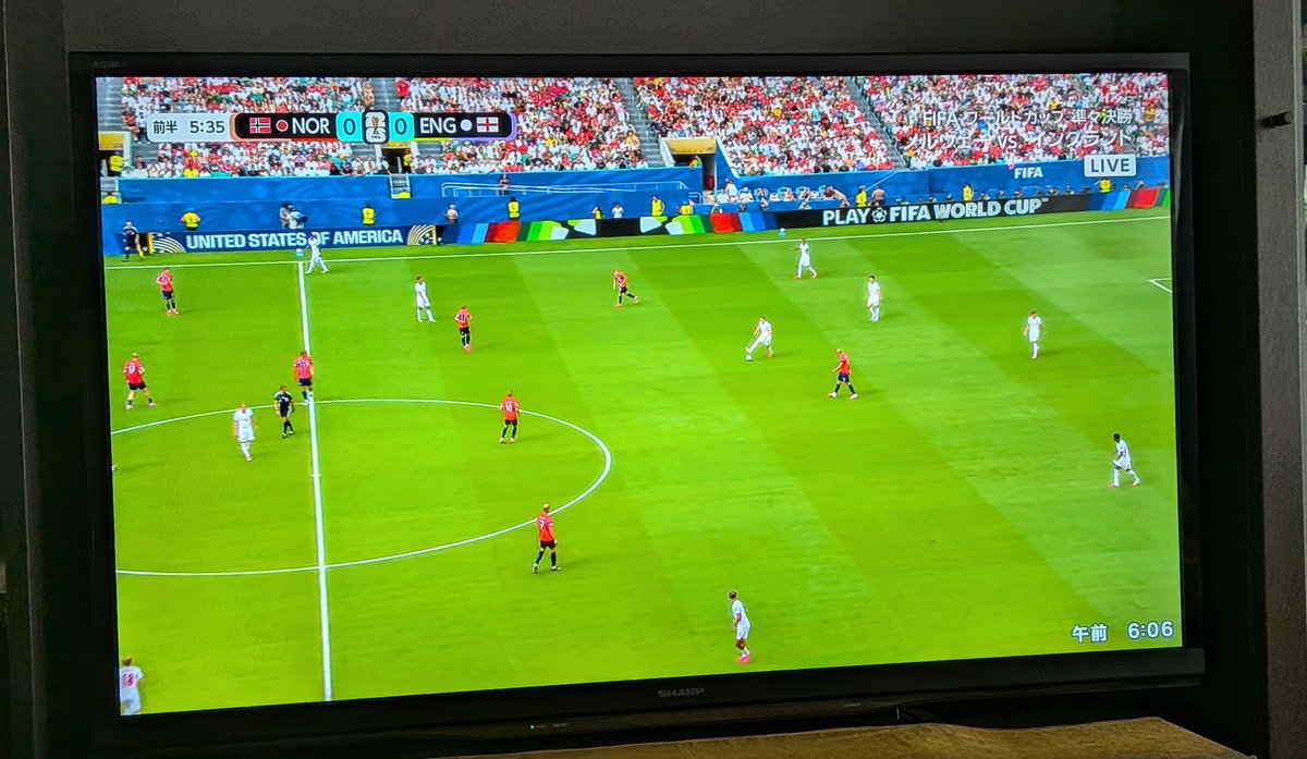 Kevinohr's tweet photo. ノルウェー対イングランド戦観てる🇳🇴🏴󠁧󠁢󠁥󠁮󠁧󠁿
自宅にテレビないから今まで観られなかったけど、タイミングよく実家帰省中で今回初ワールドカップ観戦♪
両方とも住んでいた国なだけに応援悩ましい…けど今回はノルウェー推しで! https://t.co/iuaxo6phnx