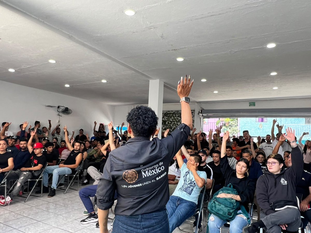 Bety_Olivares's tweet photo. Muy temprano arrancamos actividades desde el bello municipio de Tonalá, #Jalisco con l@s jóvenes que quieren integrarse al programa social Las y #LosJóvenesUnenAlBarrio 

Agradezco el acompañamiento por la Secretaria del Trabajo Perla Sánchez y Fernanda Pérez, Karen Espinal de la Secretaría de Gobernación, de la Secretaria de Bienestar de Tonalá, Director Regional Jose Carlos Martínez, Regidora de Tonalá Juncal Solano y el Director General de Bienestar Carlos Rodríguez Burgara.

#HumanismoMexicano 
#PrimeroLosPobres 🇲🇽❤️