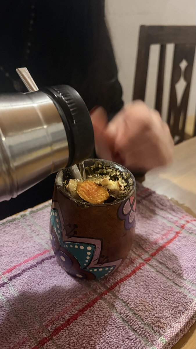 proxy_wing's tweet photo. Mi amiga se hizo una sopa en el mate más o menos https://t.co/fjAMdJztwU