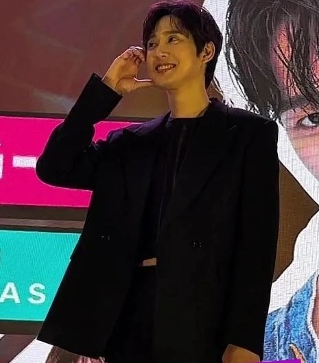 Gil_Hyunju's tweet photo. Lo amo mucho estoy tan felíz de que haya recibido un abrazo tan cálido del público ojalá y con esto se anime a venir a más países de LATAM. 🤍
#ParkSungHoon  #박성훈 ☆ https://t.co/TXjECGIAH2