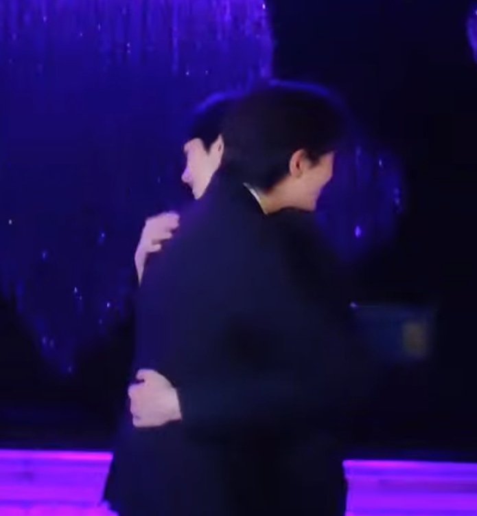 Meapi_Meapi's tweet photo. I wonder how long it will take me to move on from the fact that we got 7 minutes of new BTS of xingqiu hugging each other🥹🥹🥹
And it's not even normal hugging
It's them being as close as physically possible😍😍😍
They could not get closer or more touchy than that🤭🤭🤭🤭🤭 https://t.co/MULhcF1rBi