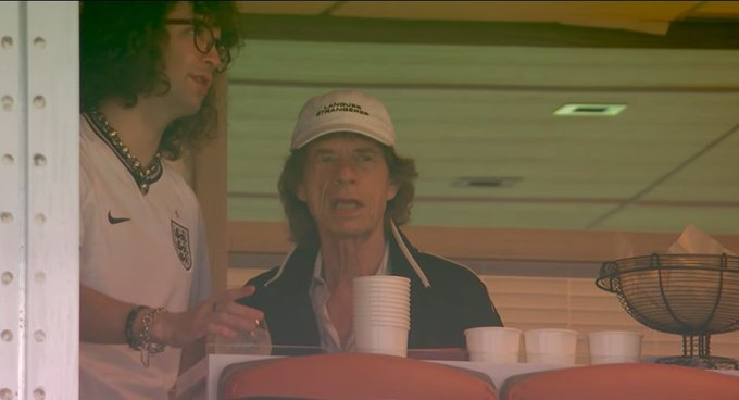 centralreality's tweet photo. 🚨GRAVE: Mick Jagger está assistindo ao jogo da Inglaterra contra a Noruega em Miami. https://t.co/jdV7EtJLrN