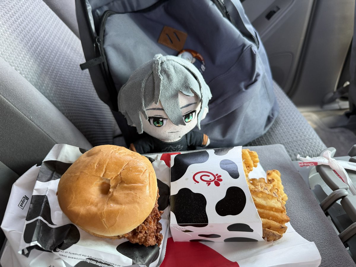 wisenuis's tweet photo. Yeah this whole meal is just for him https://t.co/TbTFhNtXnK