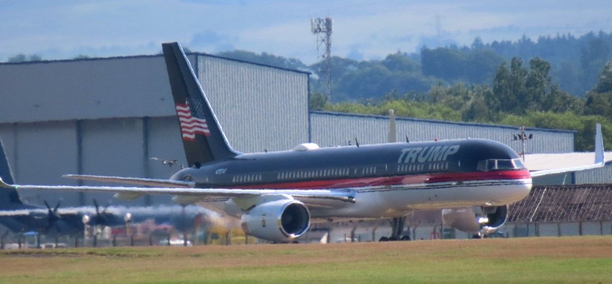 BloodyPolitics's tweet photo. That's a very long way to travel for a round of golf, but the Turnberry Resort is kinda special. #N757AF #TF1 #TrumpForceOne #TurnberryResort ⛳️ #avgeek https://t.co/LGZBuulRSA