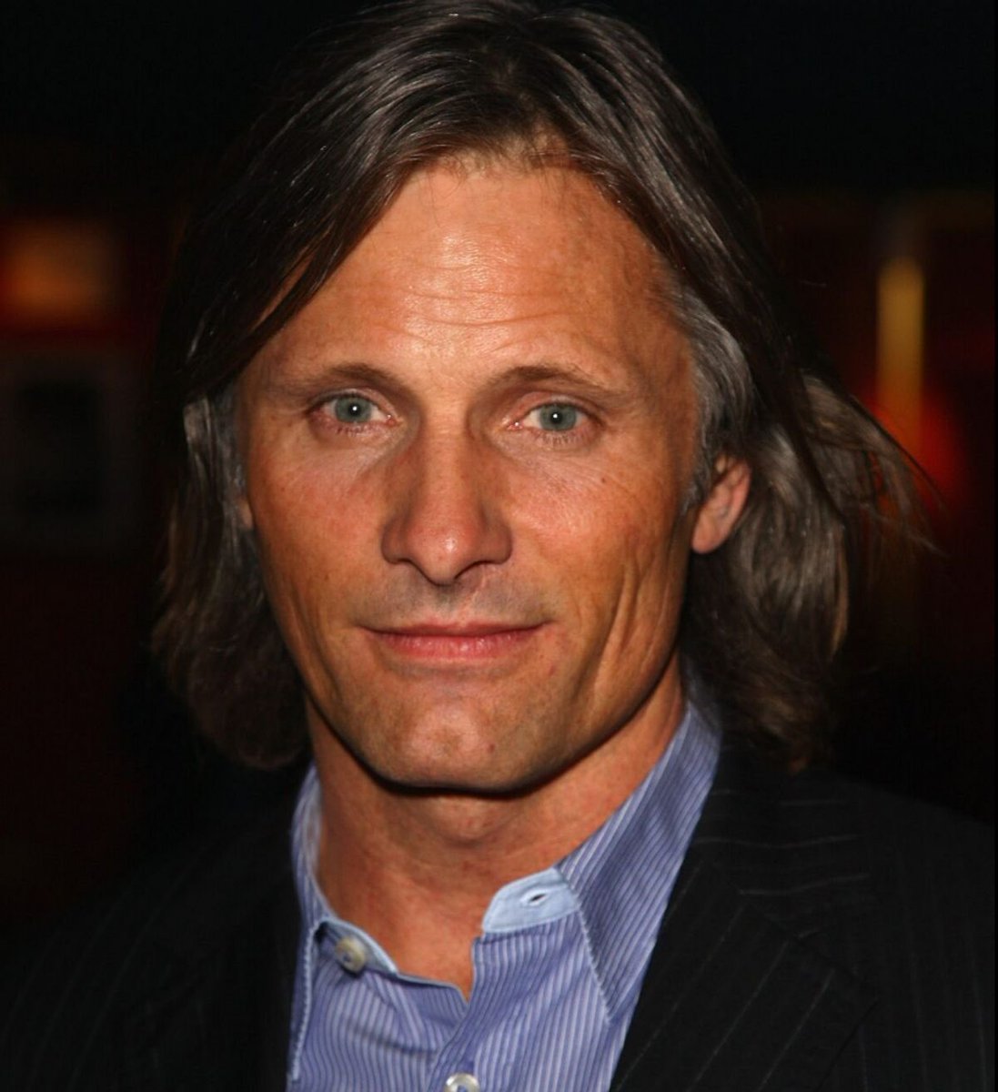 TolkienWorldG's tweet photo. Orlando once spoke about Viggo in a 2013 interview. 

“He can paint, he can write, he can sing, he can dance, he can play music, he can take you fishing, he can take you into the wild... He’s the guy who does it all. I tell you, most men wish they were Viggo Mortensen.” 

A valid glaze tbh.
