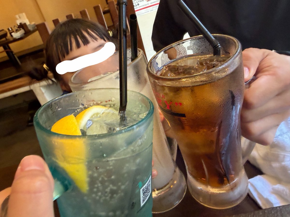 tontaro37's tweet photo. 昨日は夜市と娘は初めての焼肉へ🥩
お団子は赤ちゃんマンみたいで？いや！とさせてくれんかったのに、昨日はしてくれた😂🫶🏻
焼肉はハラミとロースばっか食べてた😂
美味しいお肉を知ってしまったね...🫨

ポケモンGOのイベントやったので、ぼちぼちレイドもしながらの夜市🤭 https://t.co/2ahlNnipic