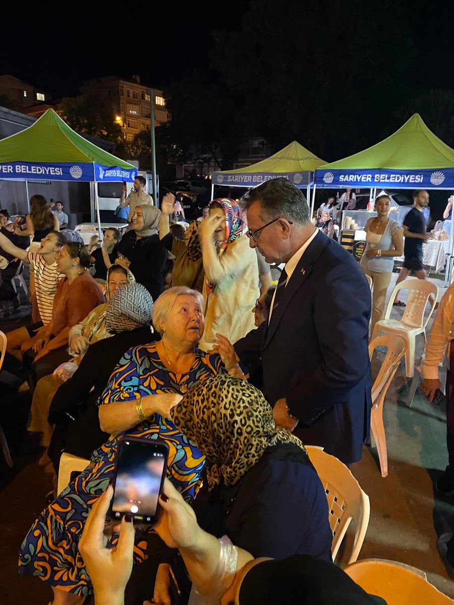 aksuoktay's tweet photo. Kilyos “Yaza merhaba Festivali”nde komşularımızla buluştuk. 

Kilyos Muhtarlığımızın düzenlediği festival ve kermes alanını gezerek komşularımızla bir araya geldik, emekçi kadınların stantlarını ziyaret ettik.

Bu güzel buluşma için Kilyos Mahalle Muhtarımız Cem Şaik’e, katkı sunan Sarıyer Rotary Kulübü’ne ve emeği geçen herkese teşekkür ediyorum.