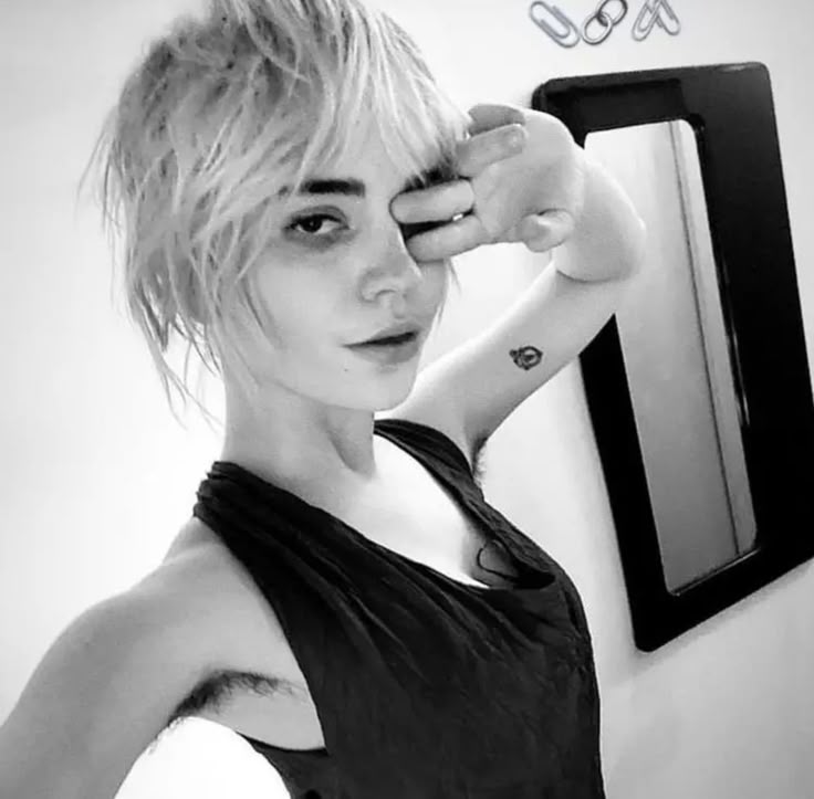 Lucky_Chloe_123's tweet photo. Gawd all I can think of now is Sophie Thatcher's amazing perfect pretty hairy sexy pits! https://t.co/7GGgyC0KzK