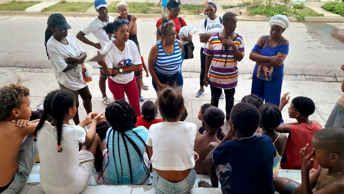 consejopcentro's tweet photo. 📸 Desde el ##ÁreaPrincipalDeVerano, una muestra de acciones en conjunto con el #INDER, promotores de salud para contribuir a la calidad de vida de los vacacionistas en la comunidad. 
#VeranoConMiGente 
#CulturaGuantánamo https://t.co/wHUb54GES4
