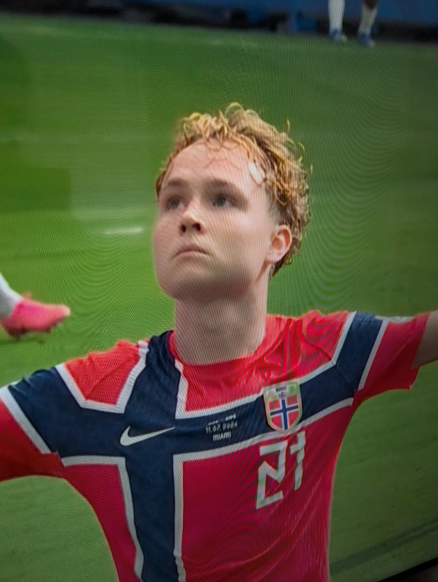 abdaliev's tweet photo. Это читерство, Бриенна Тарт играет и забивает за норвежцев #Norway #England https://t.co/4twWWR44tW