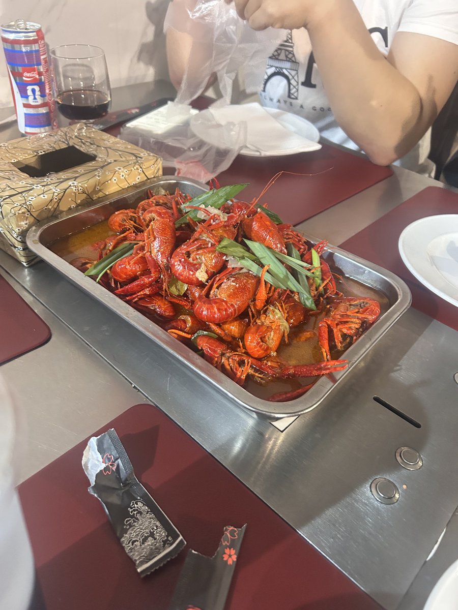 n4iflheims's tweet photo. 吃上了麻辣烫和小龙虾🦞 https://t.co/JGoTFFltbD