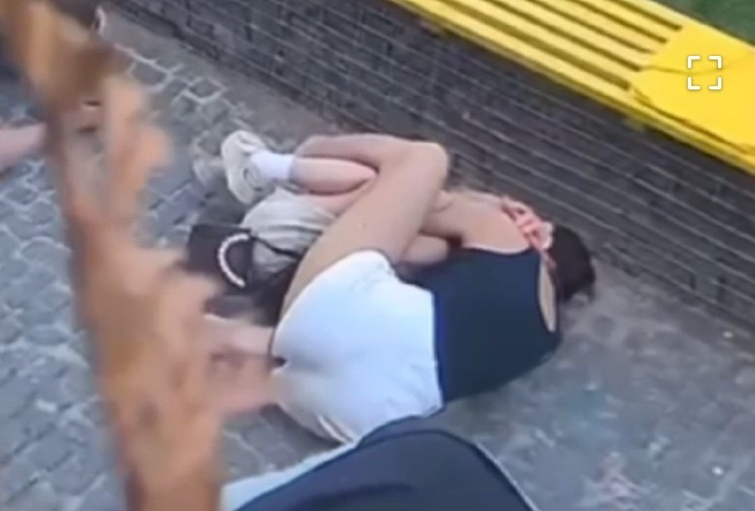 OlgaPatl's tweet photo. This photo must be seen by the entire world so people understand what Russia truly is.

A mother is holding her child as tightly as she can, trying to shield them with her own body while Russia drops guided аerial bоmbs on Sumy.

No child should grow up in a reality like this. No mother should have to become a human shield to protect her child.