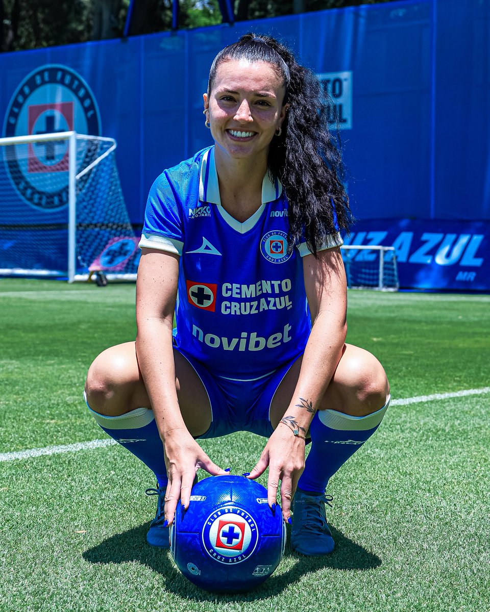 AzulFemenil's tweet photo. Te va muy bien el jersey de la Máquina Heidi  🫡🚂💙 https://t.co/h0oMIhZbSD