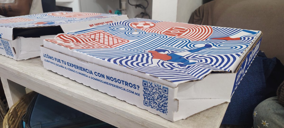 JulioDavidOrte5's tweet photo. @dominos Hola Domingo pedí 2 pizzas el día de hoy 11 de julio del 26 y me llegaron las pizzas aplastada y todas embarradas en la caja. https://t.co/C0vOOTTbnv