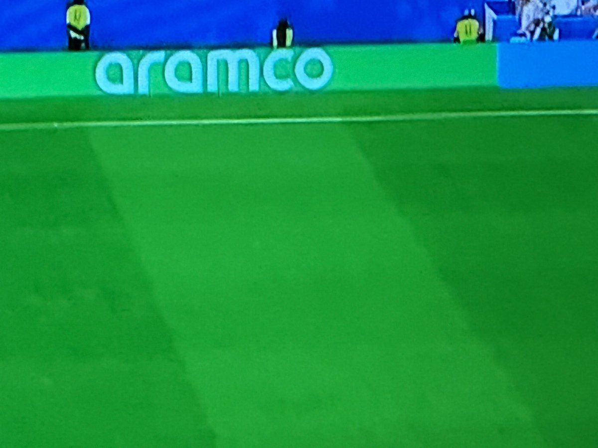 juralde's tweet photo. ARAMCO, compañía saudí de petróleo. Produce el 10% del petróleo global, además de gas y productos químicos. Tomarse en serio el cambio climático incluiría prohibir la publicidad de las petroleras en eventos como el Mundial de Fútbol. Pero claro, eso no está en la agenda de nadie. https://t.co/1vGweid71v