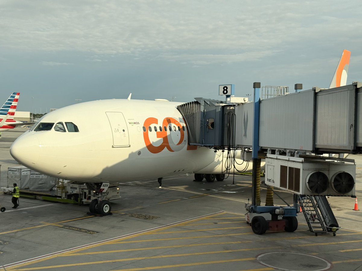 JohnnyAviation's tweet photo. Saiu meu review completo do voo da Gol entre o Rio de Janeiro e Nova York à bordo do Airbus A330-200 na classe econômica. 

Acompanhem no site @braviationinfo 

https://t.co/xOZQESNmeU https://t.co/6JJffDqEti