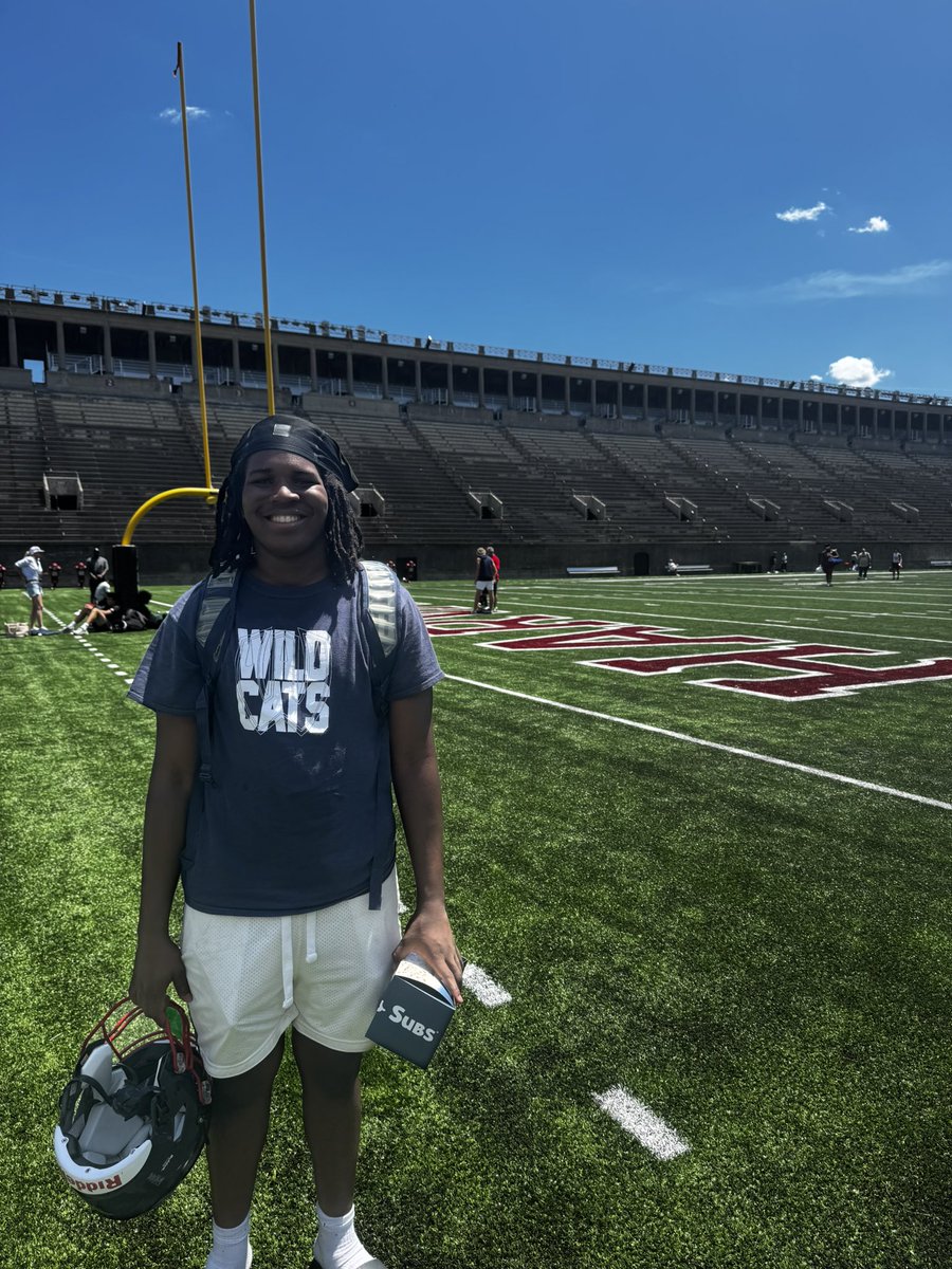 JDarc_10's tweet photo. Had a great time at the @HarvardFootball camp, with a chance to compete and build new techniques. Thank you @Coach_Johnson76 For the defensive line coaching.
@WestviewCoach @WestviewFootbal @AndrewNemec @JordanJ_ @BrandonHuffman https://t.co/0tOxYrE92g